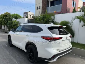 Toyota Highlander XSE AWD 2023 White