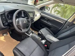 Mitsubishi Outlander ES FWD 2018 Blue