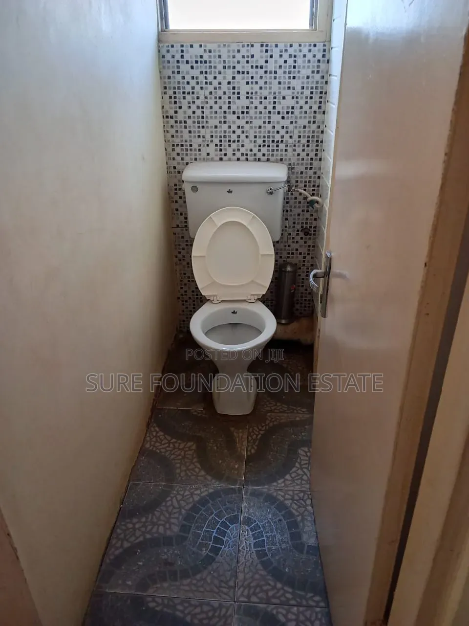 10bdrm House in Kaneshie, Accra Academy Area for sale