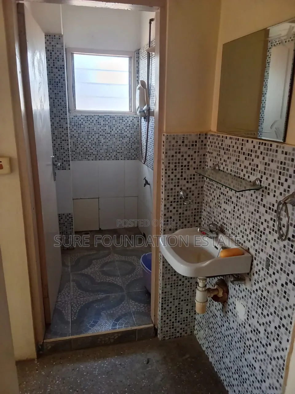10bdrm House in Kaneshie, Accra Academy Area for sale