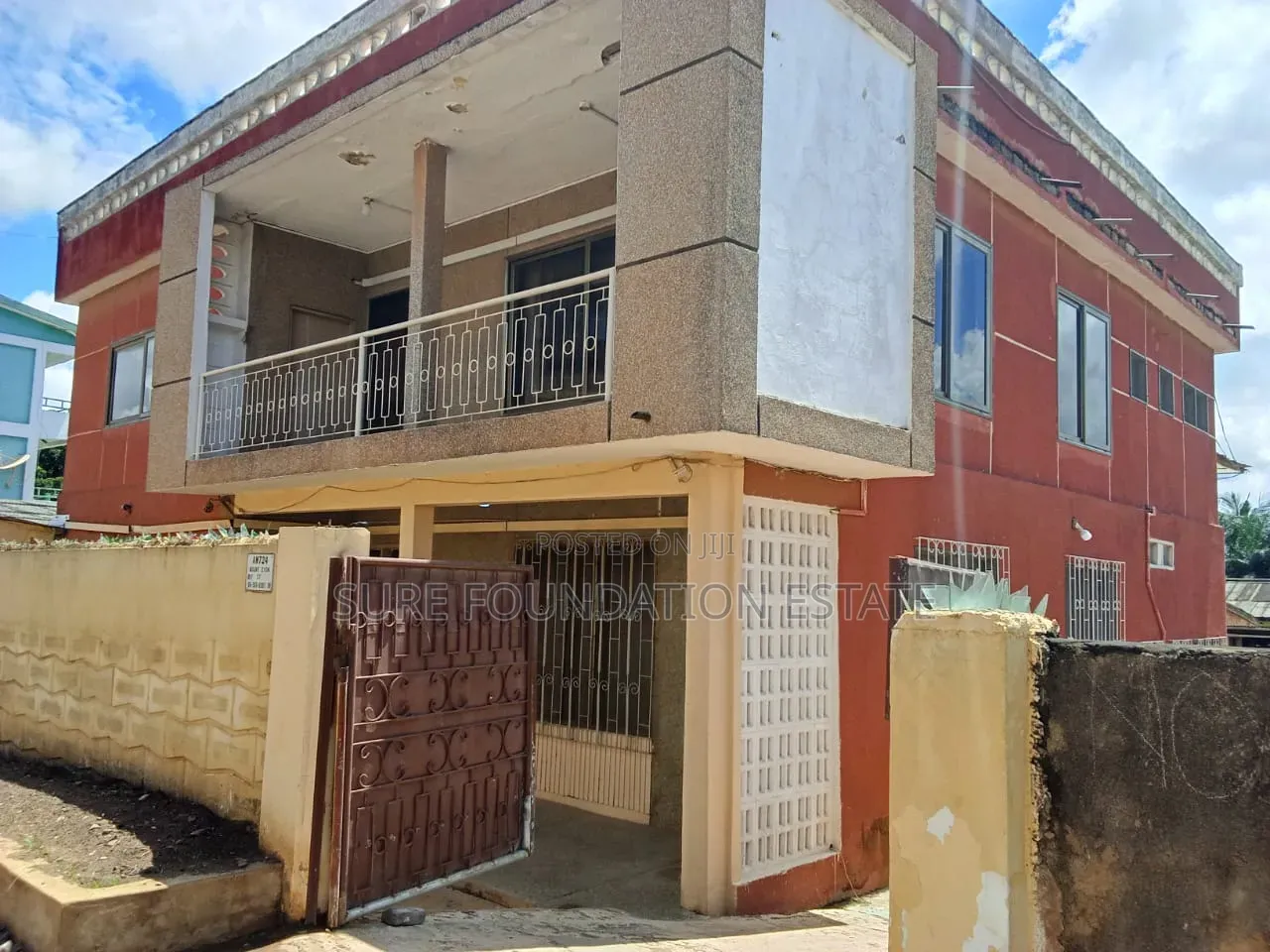 10bdrm House in Kaneshie, Accra Academy Area for sale