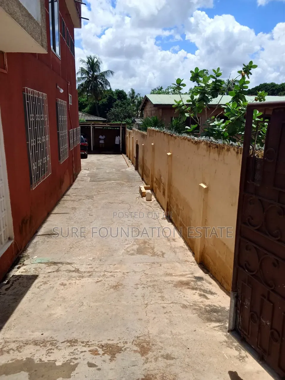 10bdrm House in Kaneshie, Accra Academy Area for sale