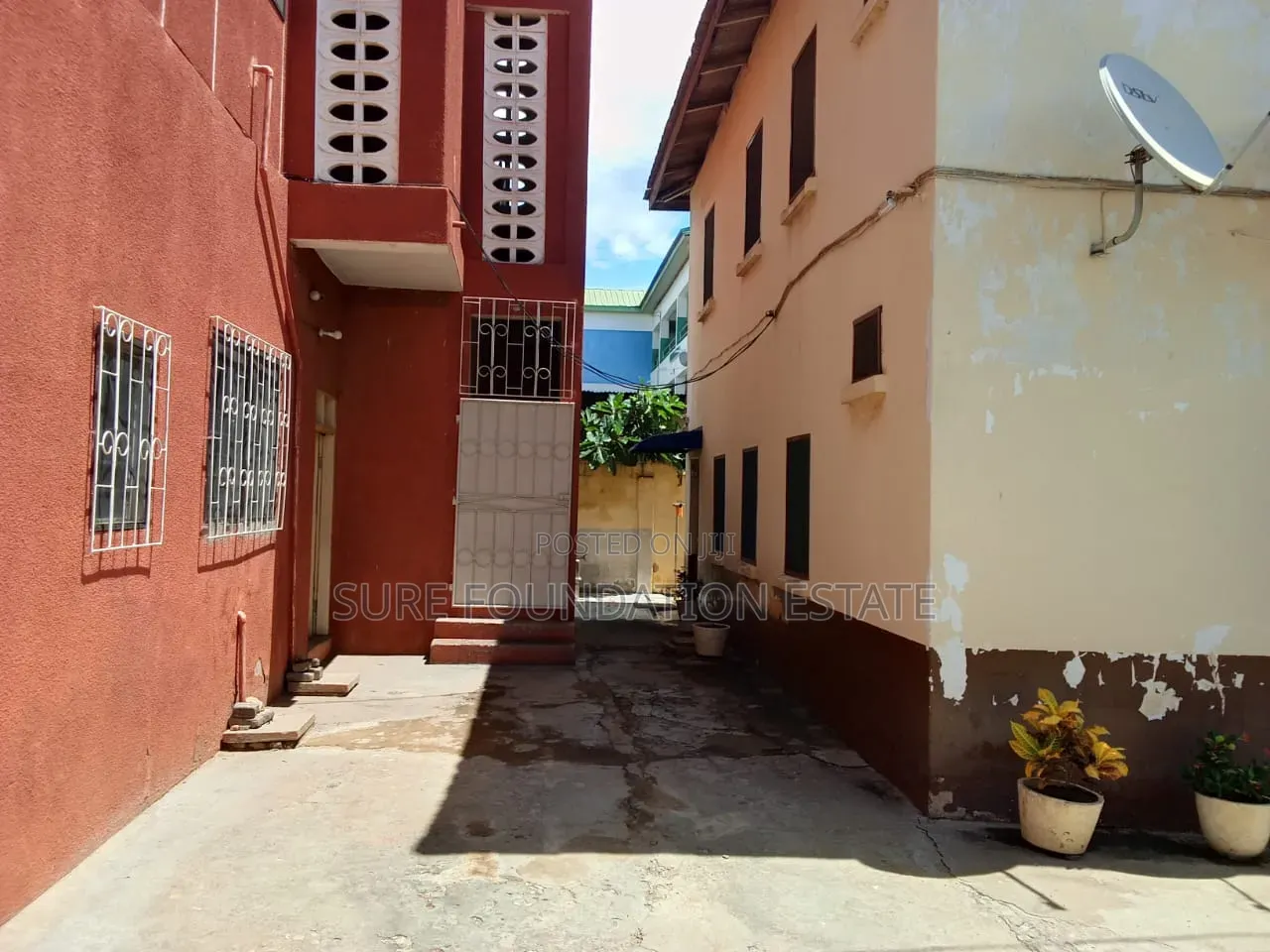 10bdrm House in Kaneshie, Accra Academy Area for sale