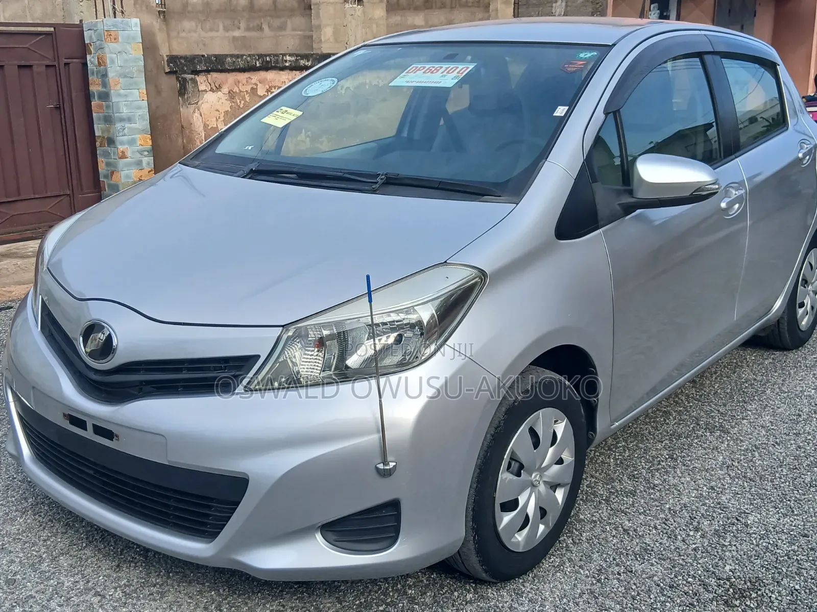 Toyota Vitz 2013 Silver