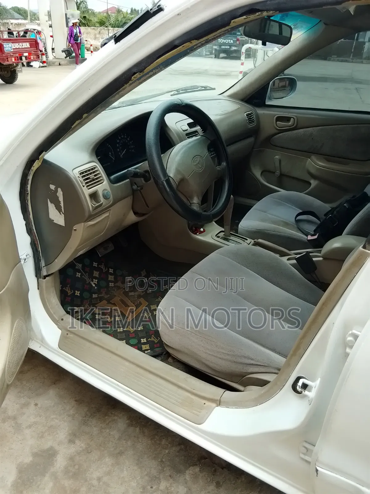 Toyota Corolla 2002 White