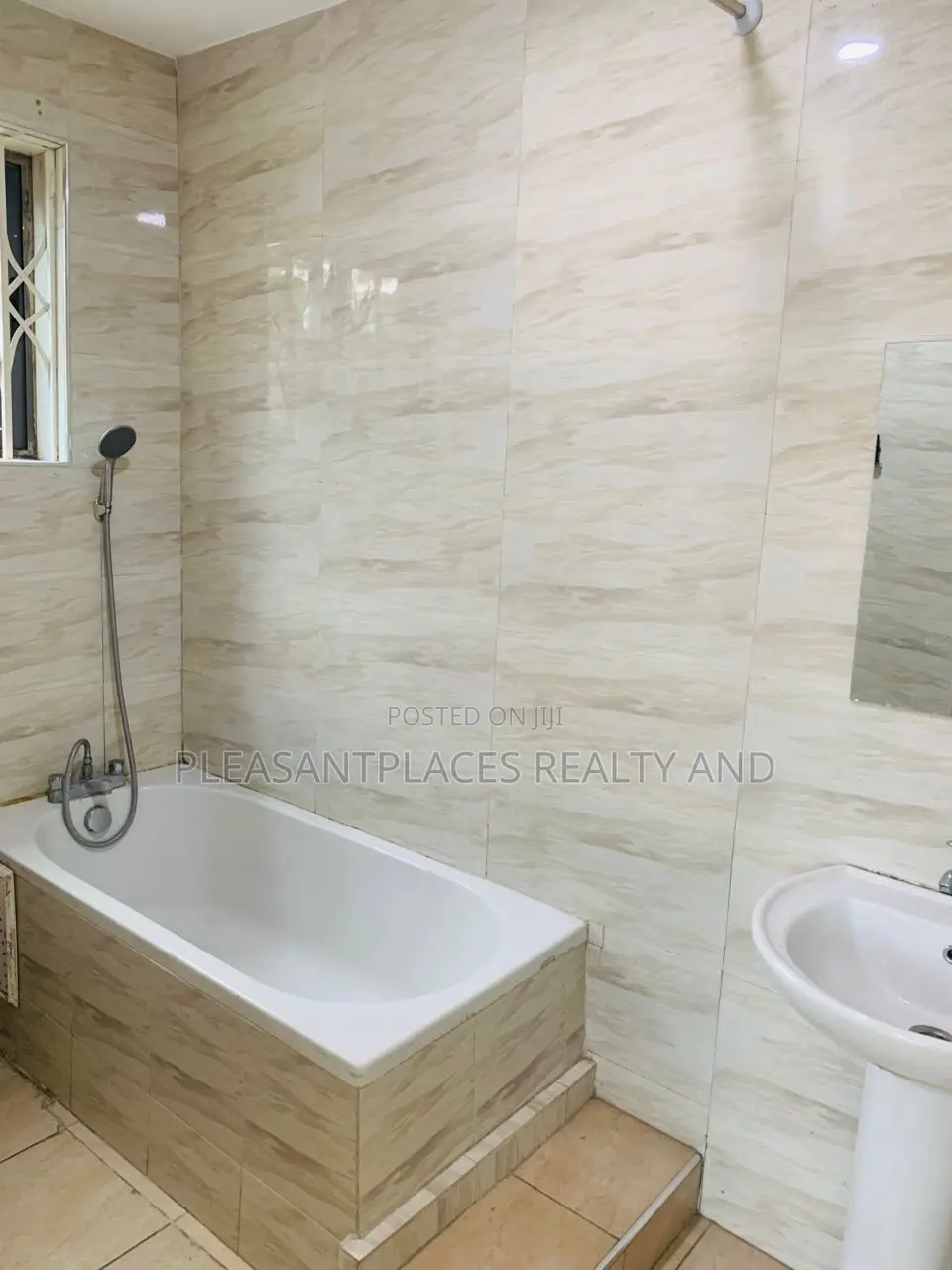 3bdrm Apartment in Pleasantplaces, Dworwulu for rent