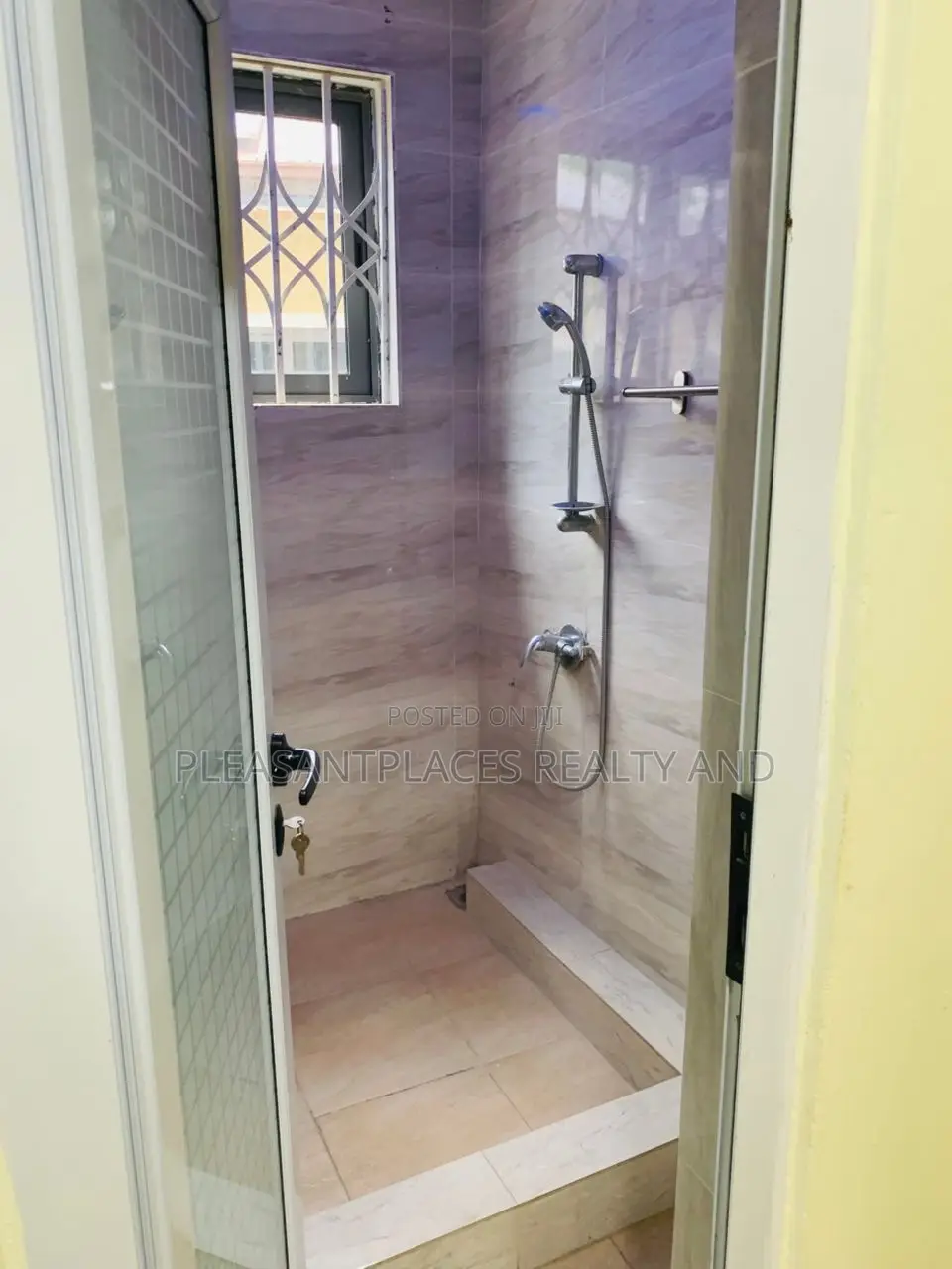 3bdrm Apartment in Pleasantplaces, Dworwulu for rent