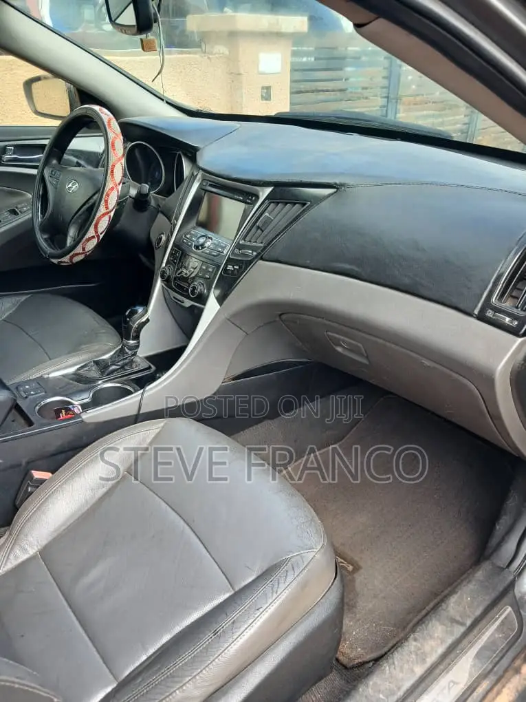 Hyundai Sonata GLS Sedan FWD (2.4L 4cyl 6A) 2012 Gray