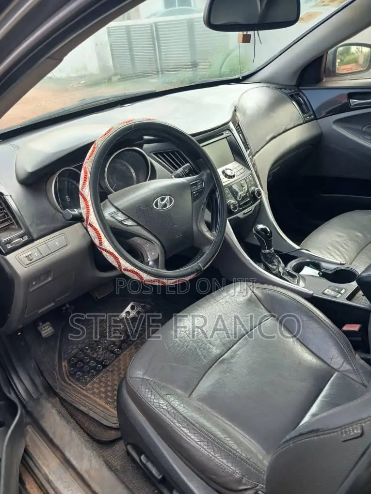 Hyundai Sonata GLS Sedan FWD (2.4L 4cyl 6A) 2012 Gray