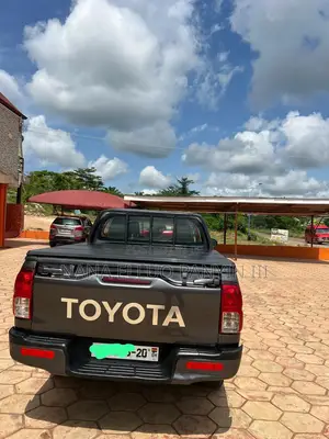 Toyota Hilux 2020 Matt Black