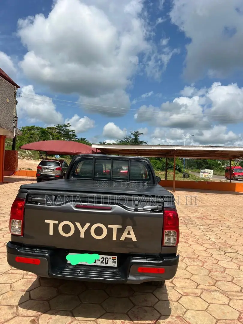 Toyota Hilux 2020 Matt Black