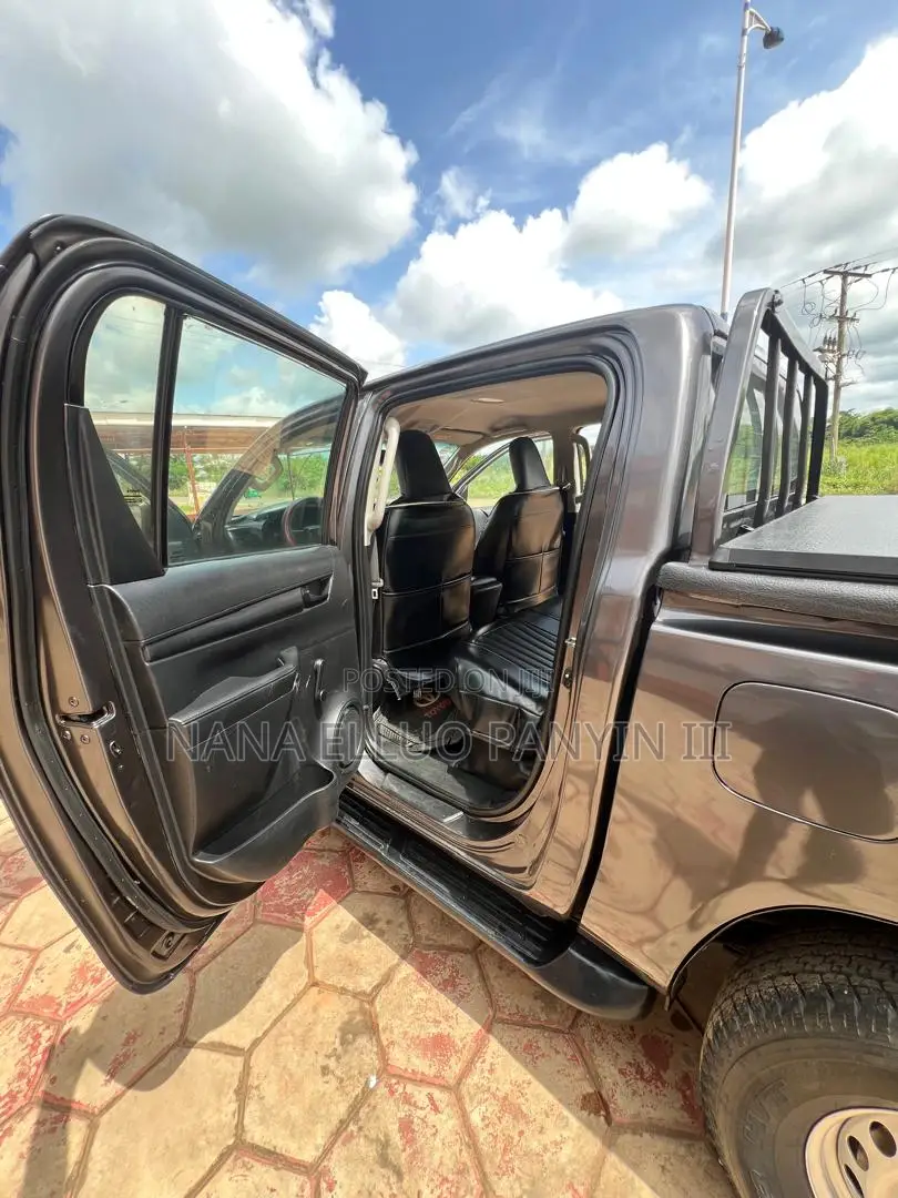 Toyota Hilux 2020 Matt Black