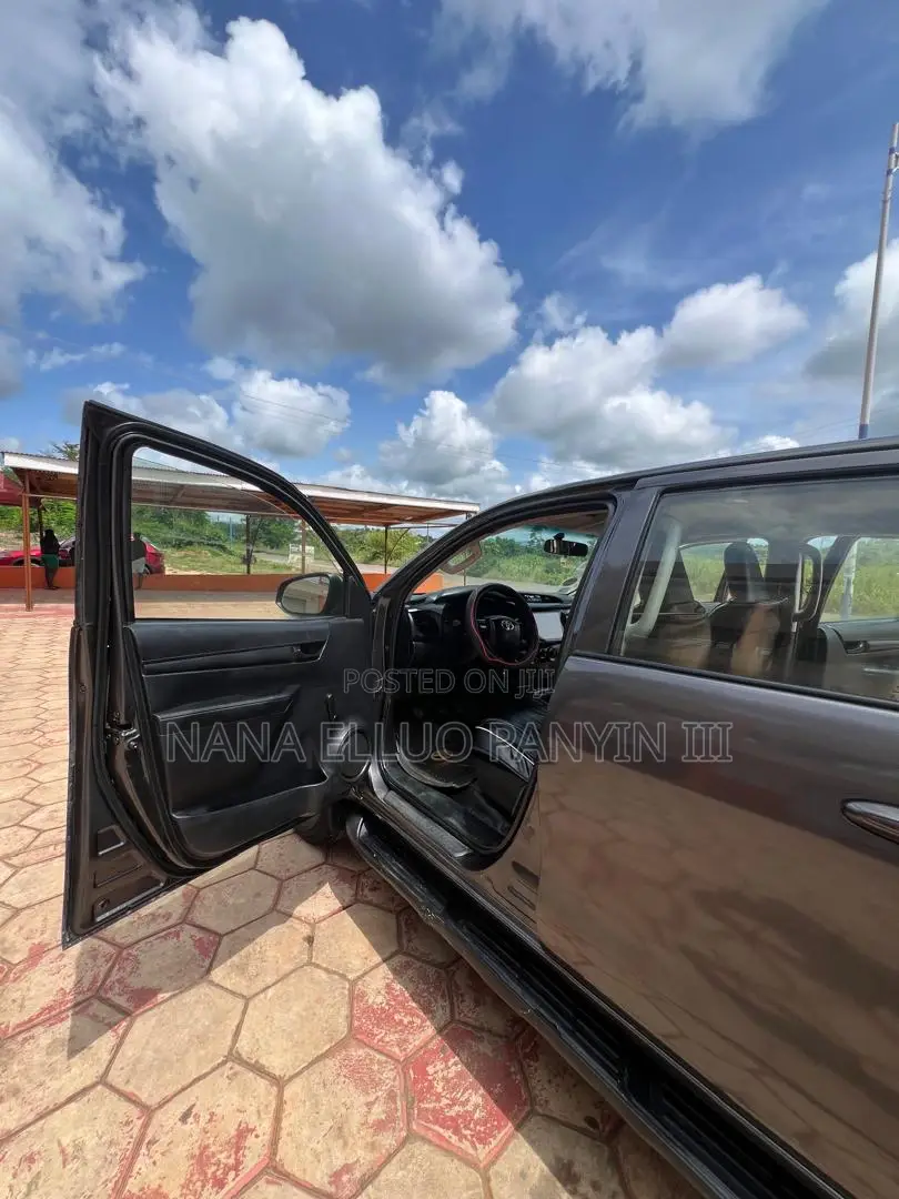 Toyota Hilux 2020 Matt Black