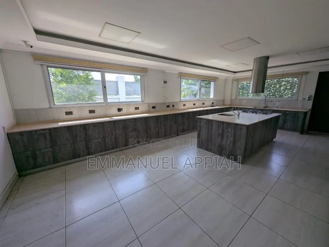 4bdrm Mansion in Aiport Hills, Accra Metropolitan for sale