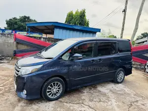 Toyota Voxy SV Premium 2014 Blue