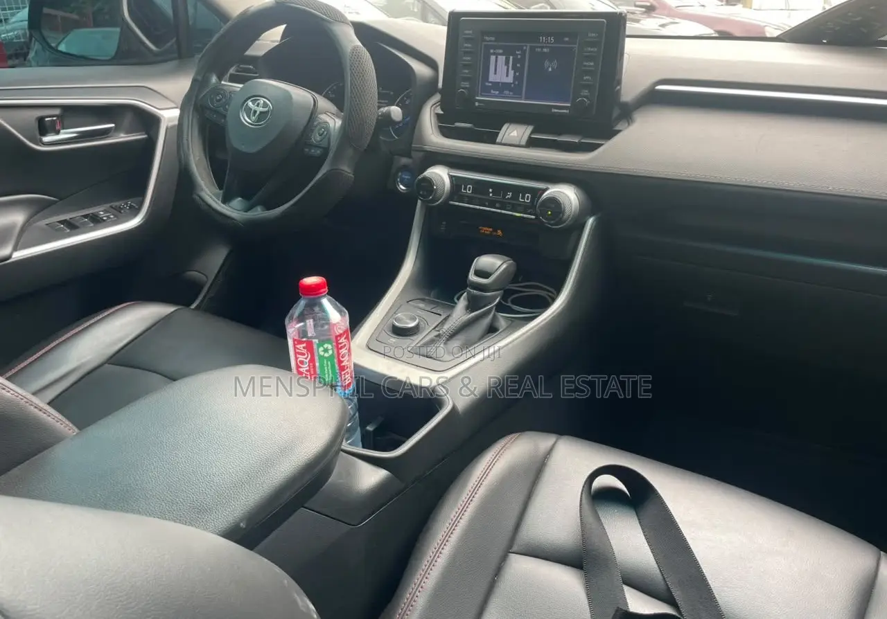Toyota RAV4 XLE Premium 2022 Gray