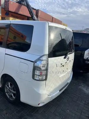Toyota Voxy 2013 White
