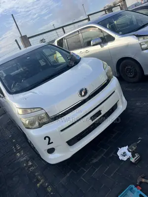 Toyota Voxy 2013 White