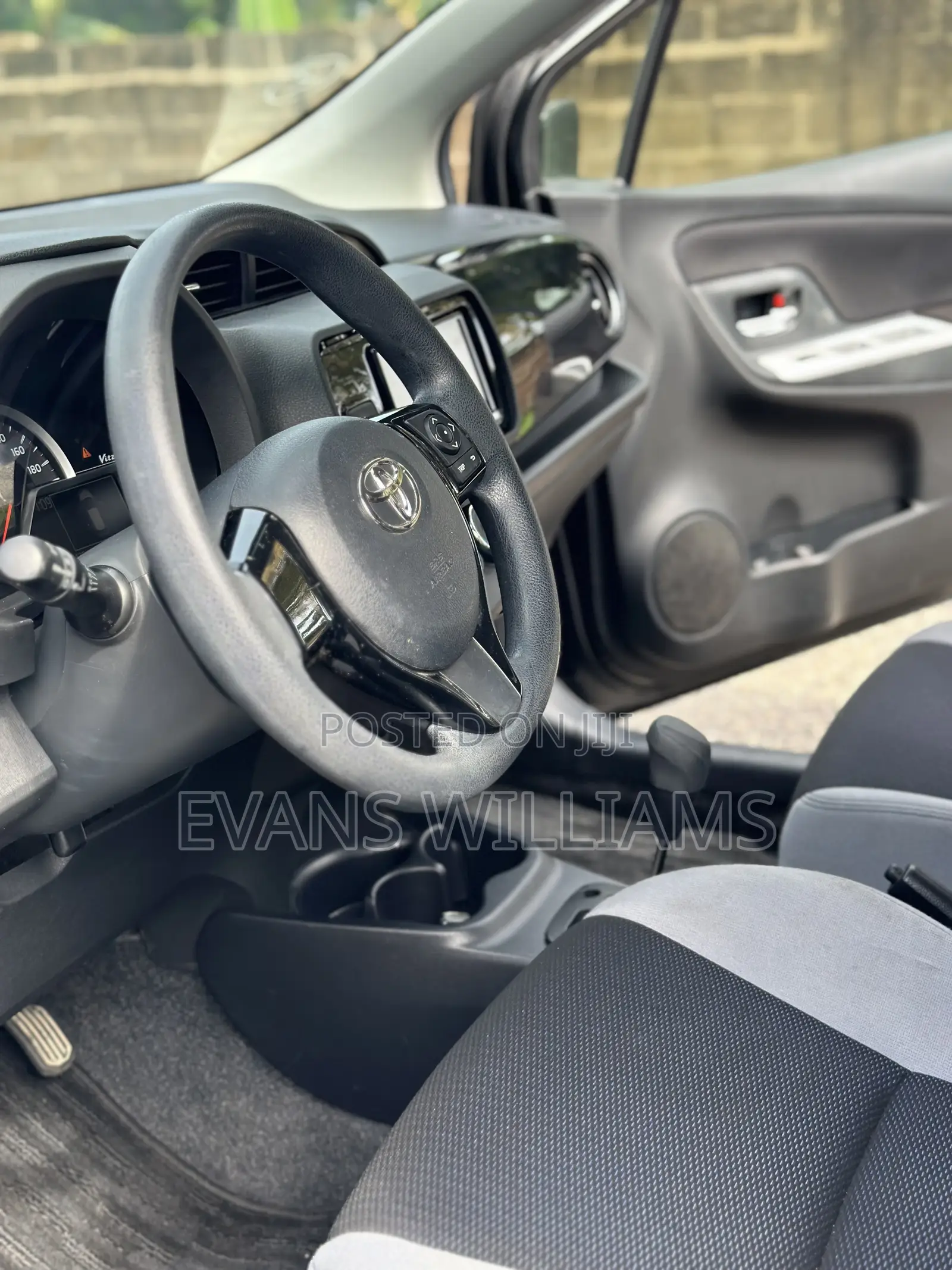 Toyota Vitz 1.3 FWD 3dr 2015 Black