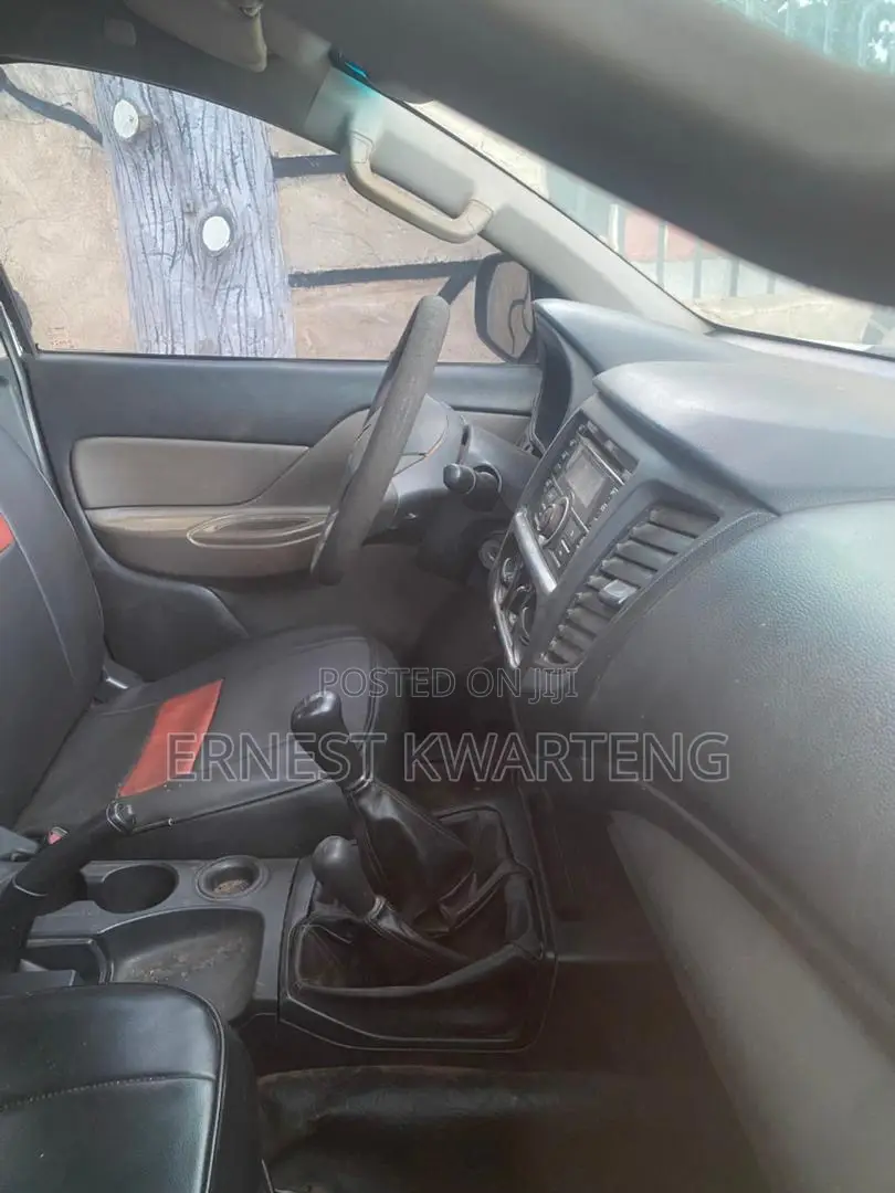 Mitsubishi L200 2016 White