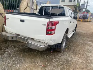 Mitsubishi L200 2016 White