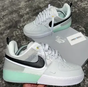 Airforce 1 Low . Comes in Box . Very Classic and Authentic