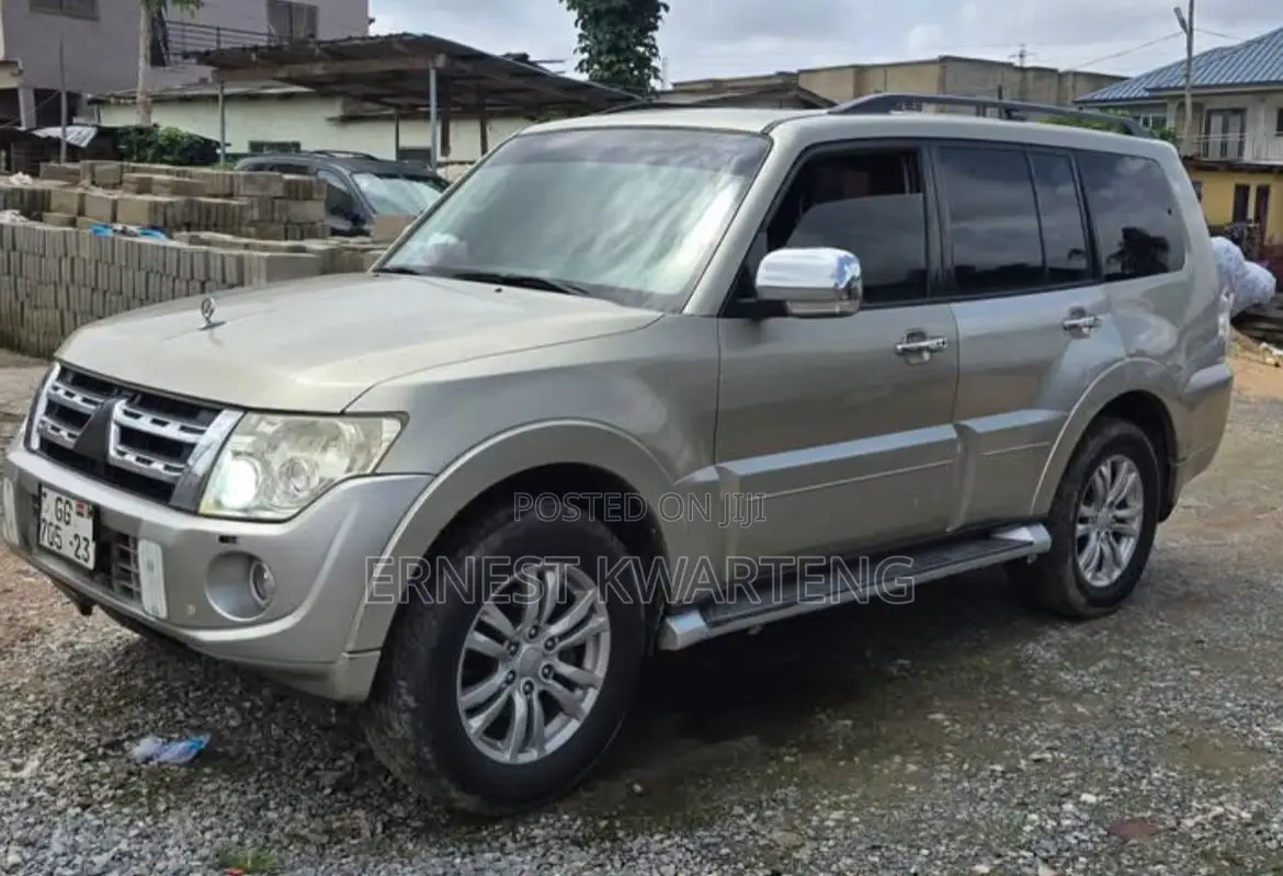 Mitsubishi Pajero 2015 Gray