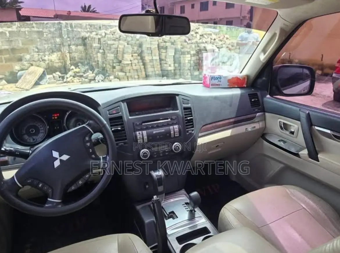 Mitsubishi Pajero 2015 Gray