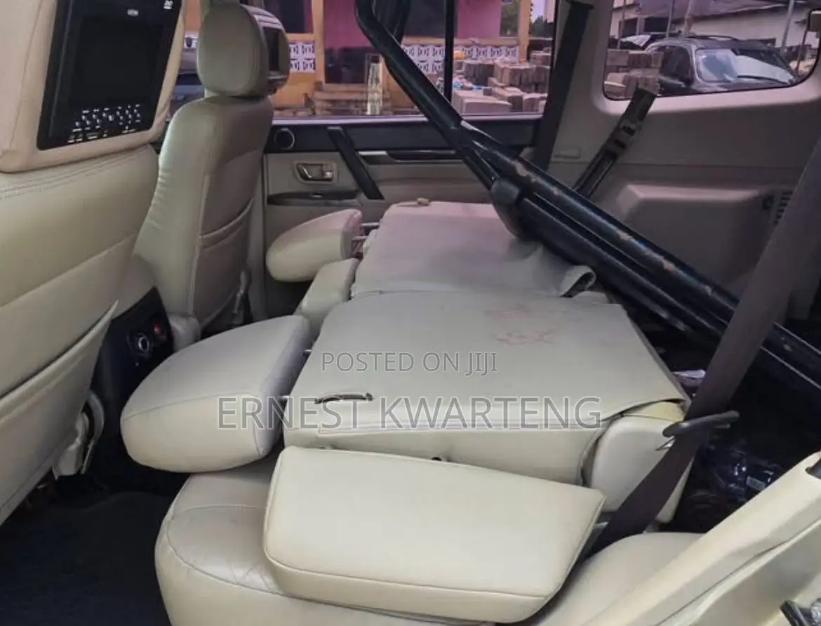 Mitsubishi Pajero 2015 Gray