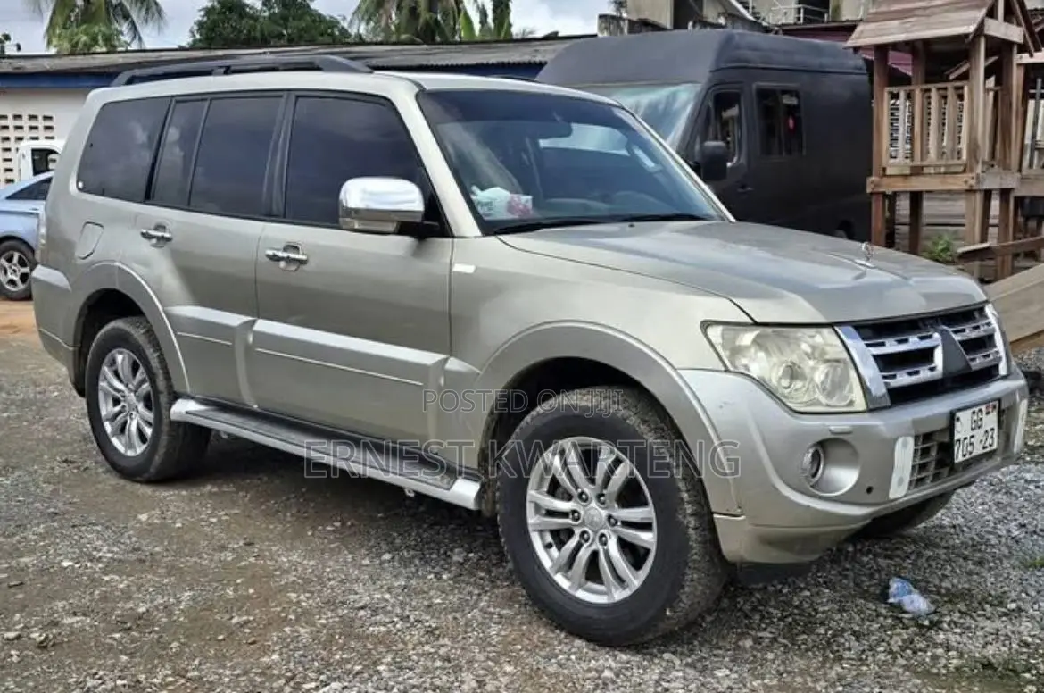 Mitsubishi Pajero 2015 Gray