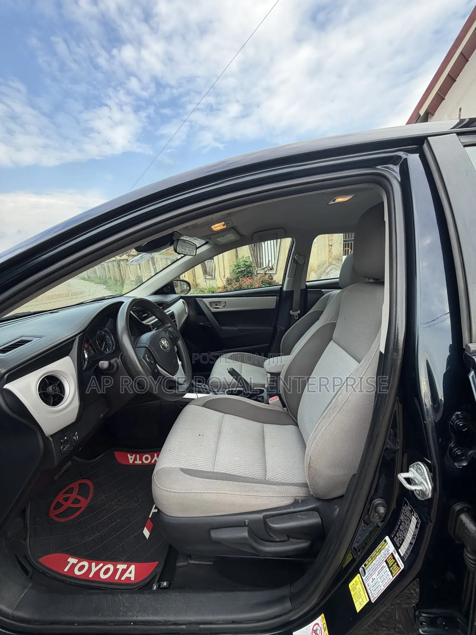 Toyota Corolla LE Eco (1.8L 4cyl 2A) 2018 Blue