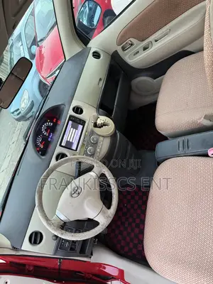 Toyota Sienta 1.5 AWD 2014 Red