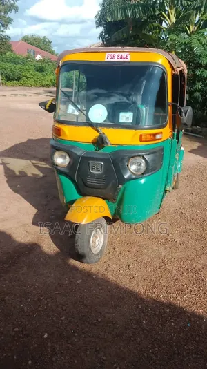 Bajaj RE 2022 Green
