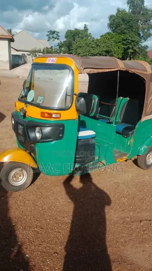 Bajaj RE 2022 Green