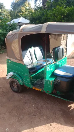 Bajaj RE 2022 Green