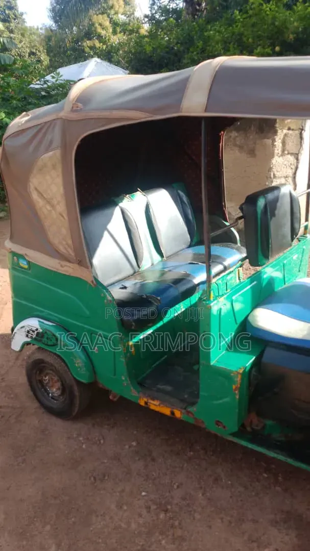 Bajaj RE 2022 Green