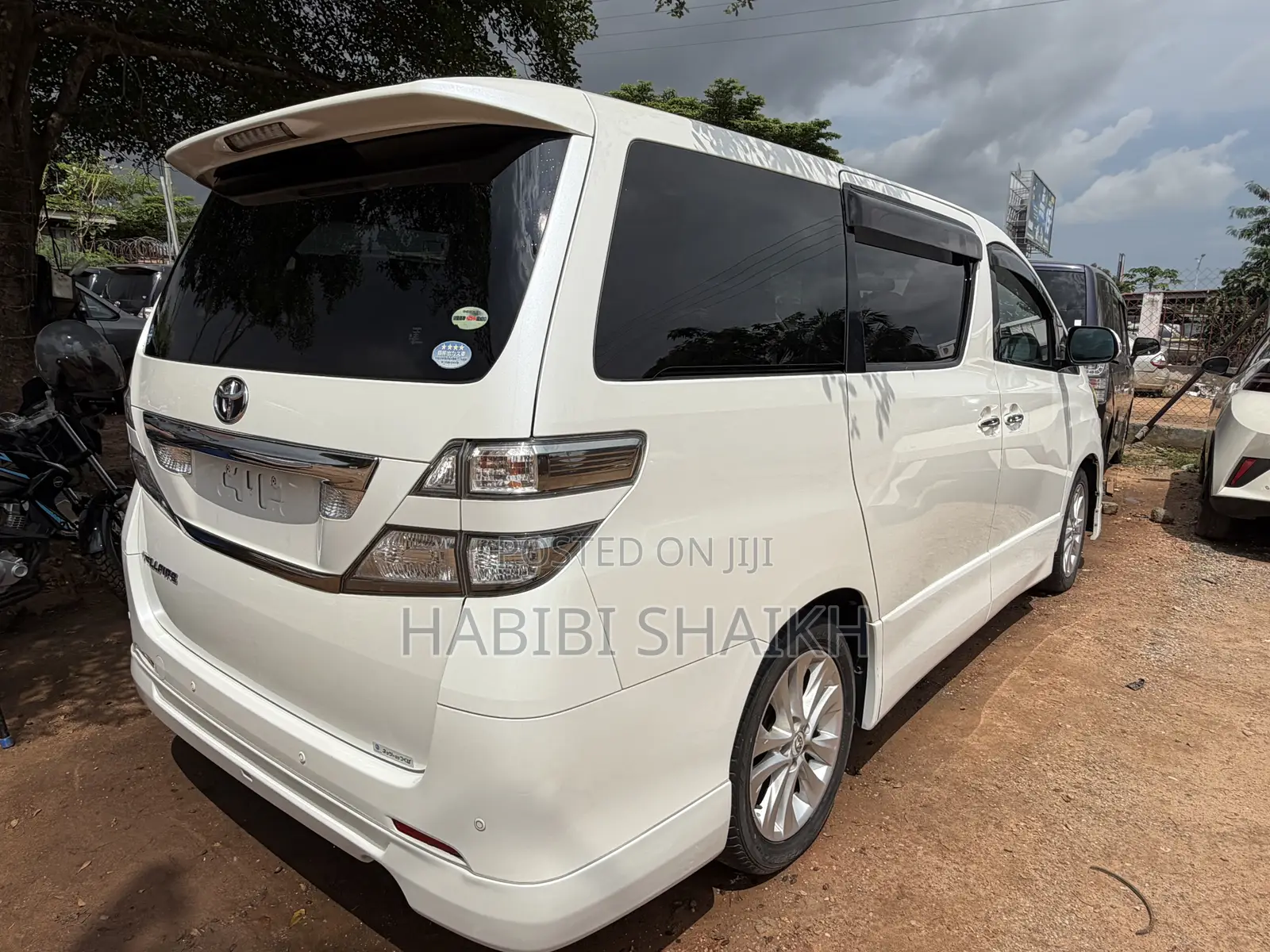 Toyota Vellfire 2011 White