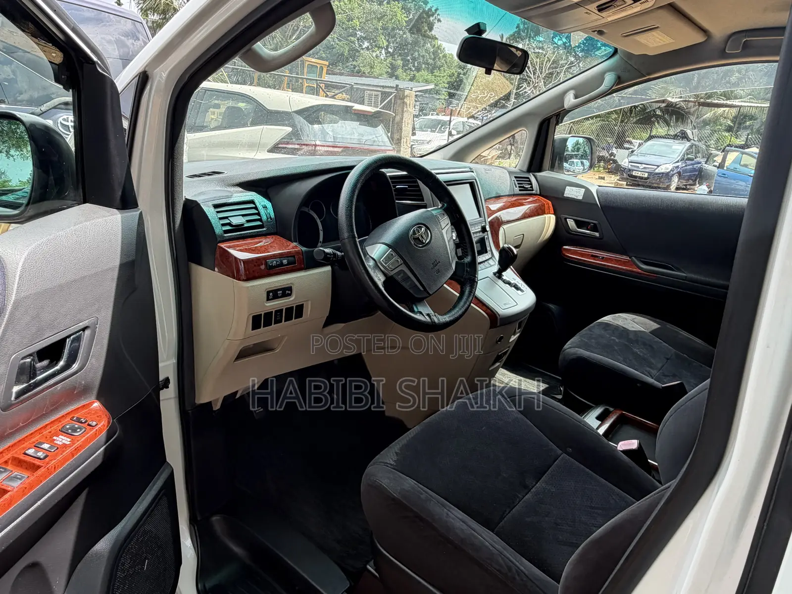 Toyota Vellfire 2011 White