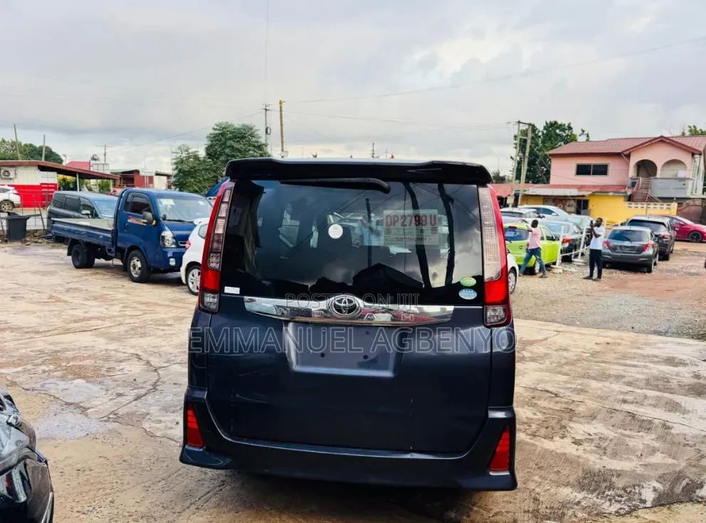Toyota Voxy SV Premium 2014 Black