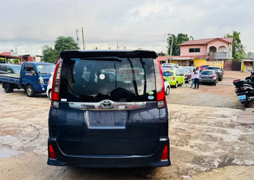 Toyota Voxy SV Premium 2014 Black