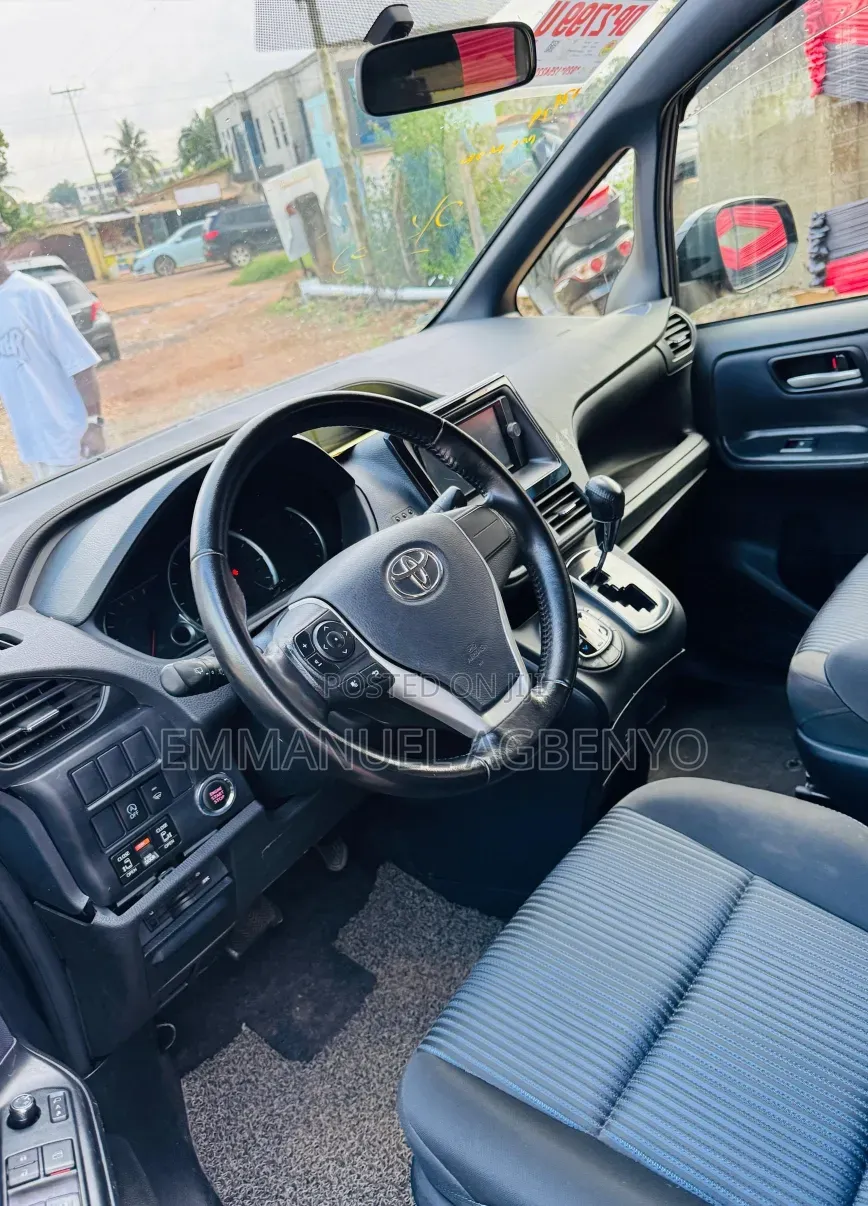Toyota Voxy SV Premium 2014 Black