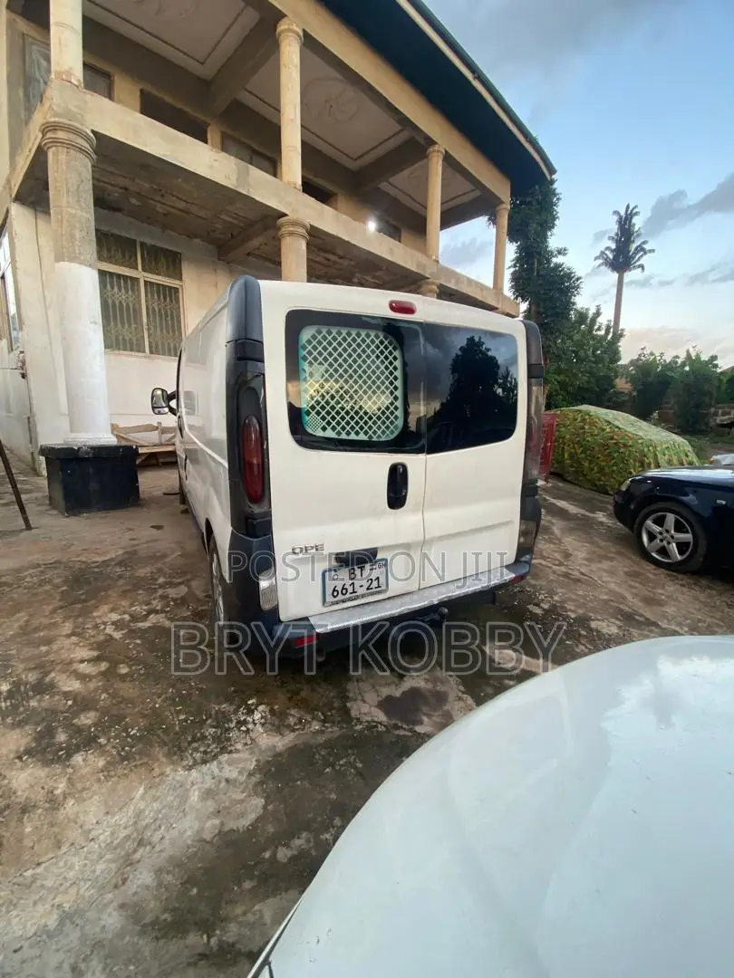 Opel Vivaro 2003 White
