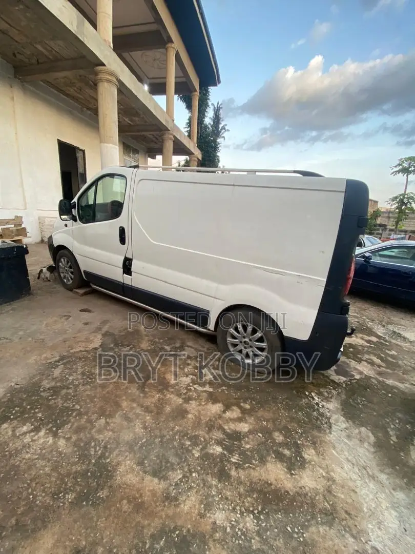 Opel Vivaro 2003 White