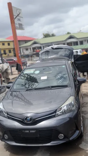 Toyota Vitz 2015 Gray
