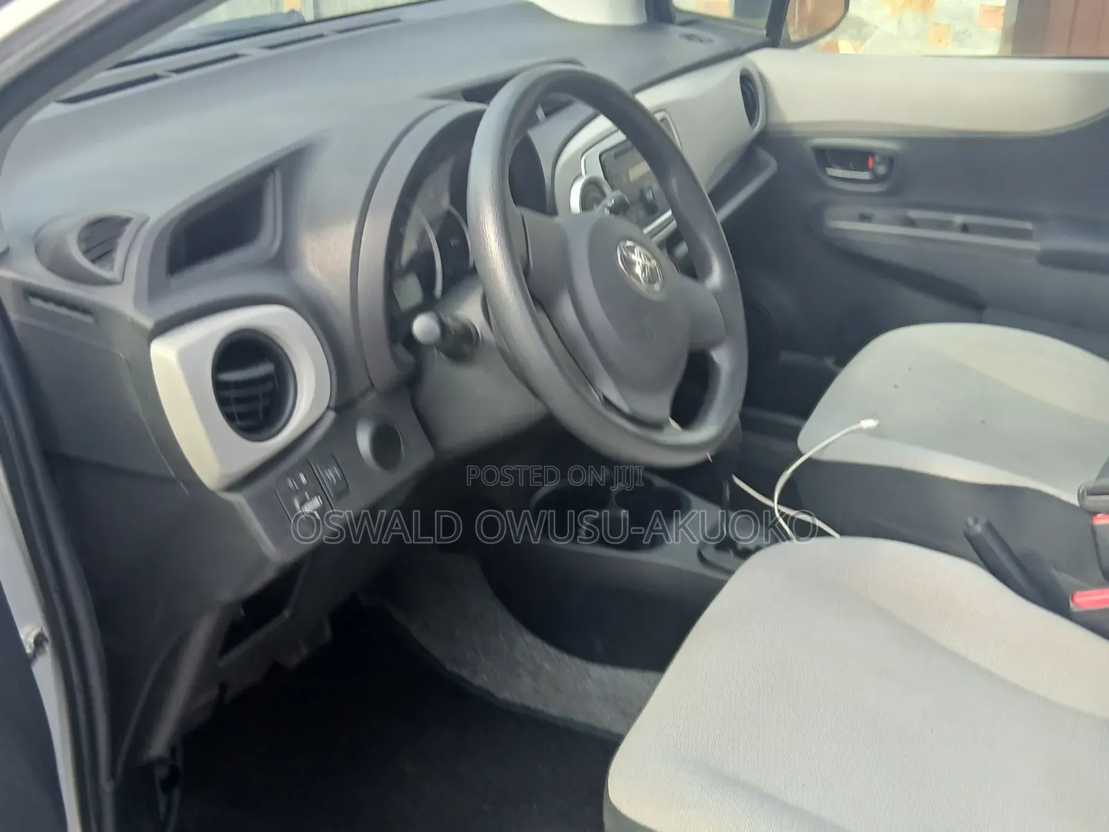 Toyota Vitz 2013 Silver