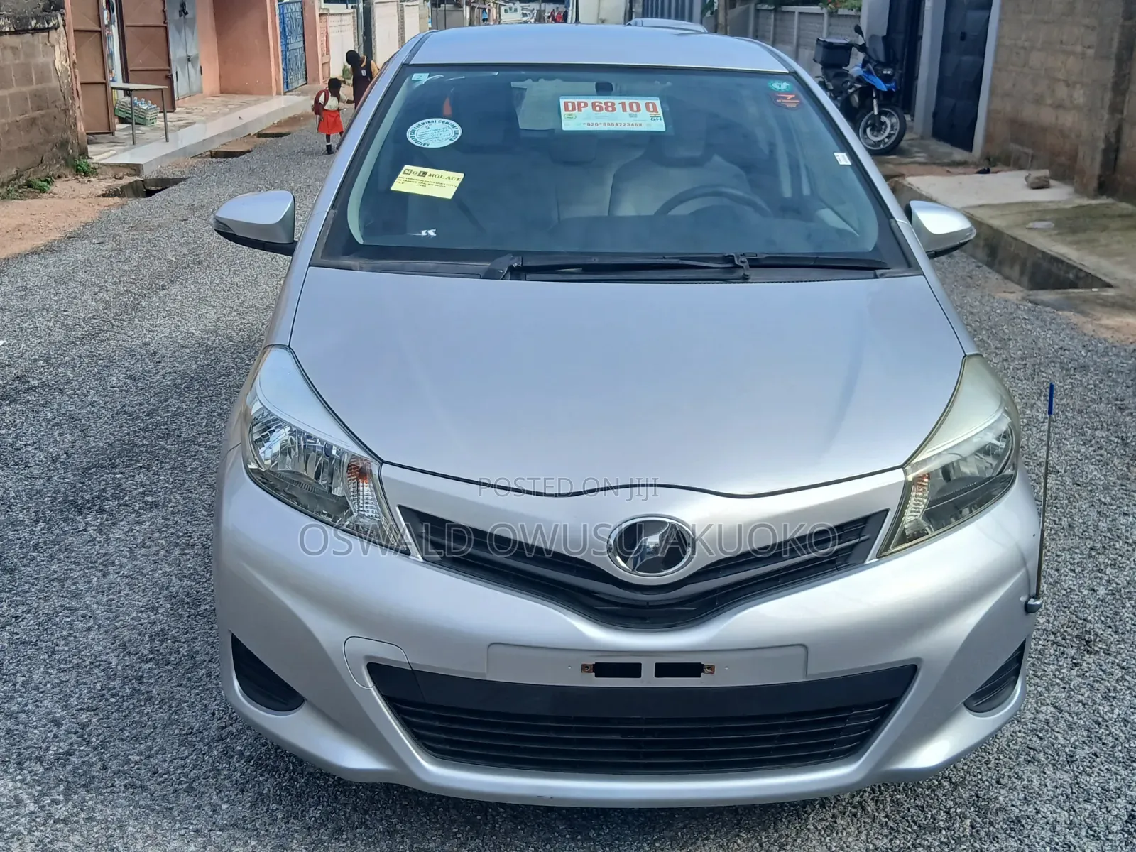 Toyota Vitz 2013 Silver