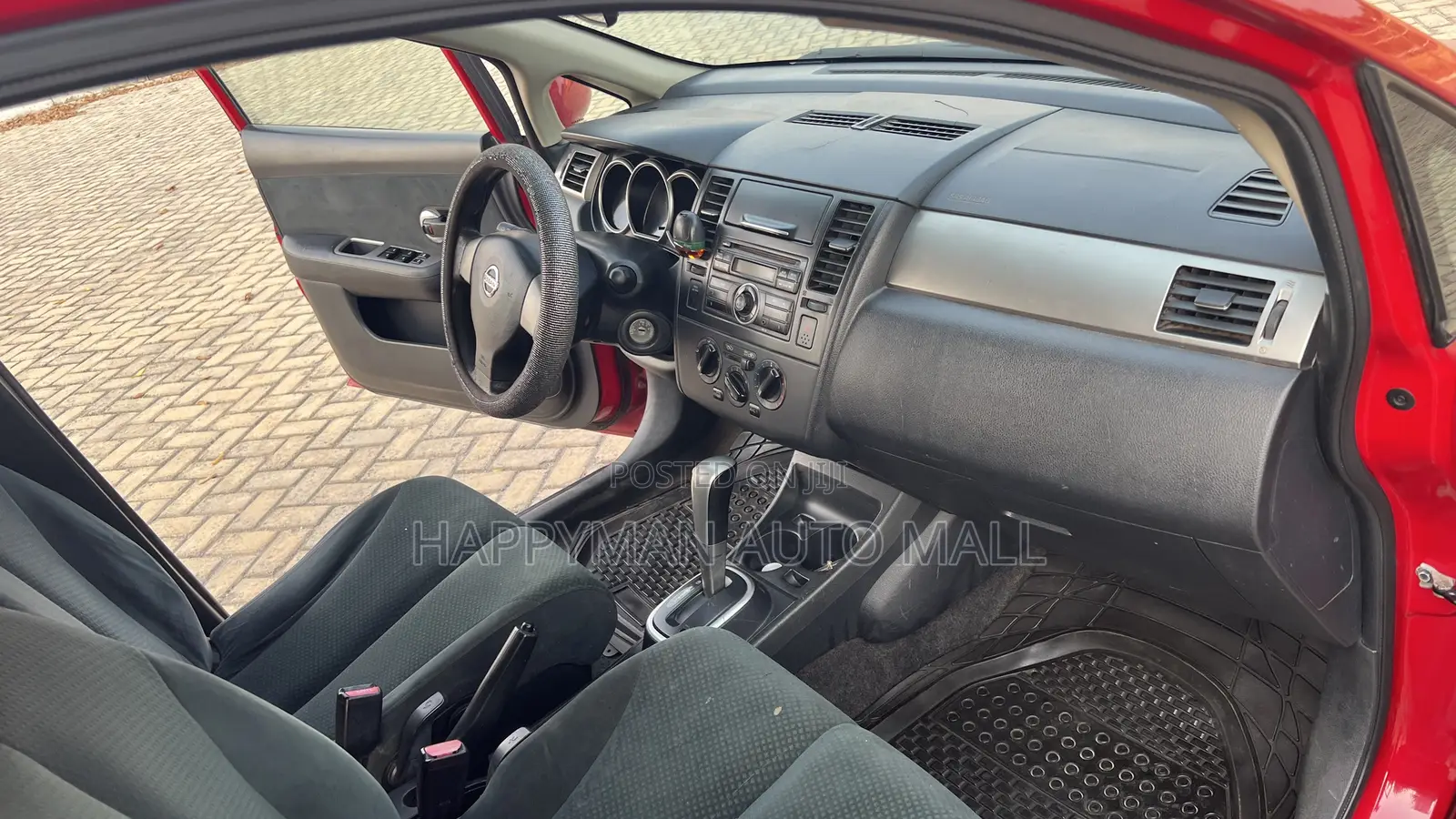 Nissan Versa 1.8 S Hatchback 2010 Red