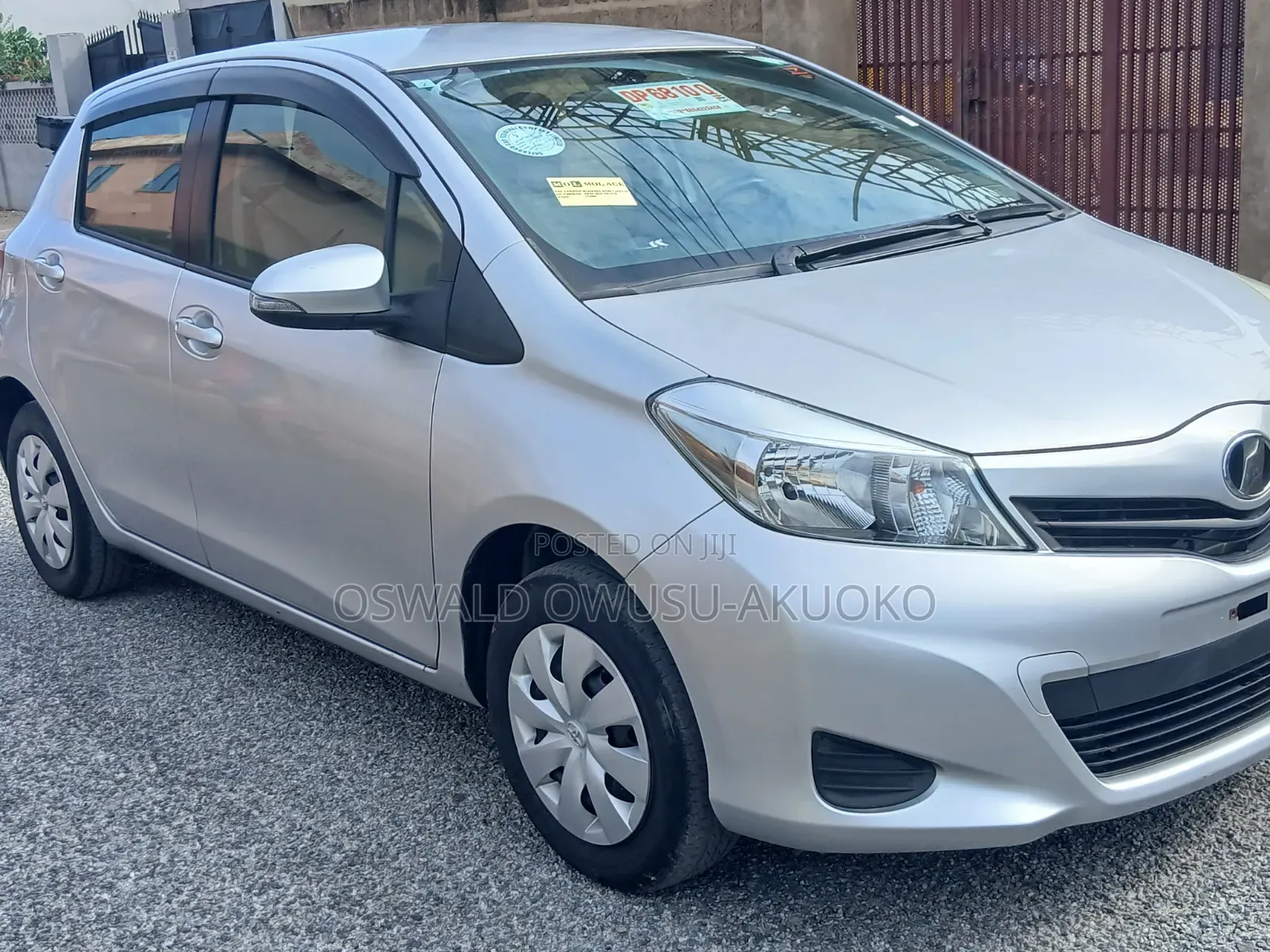 Toyota Vitz 2013 Silver
