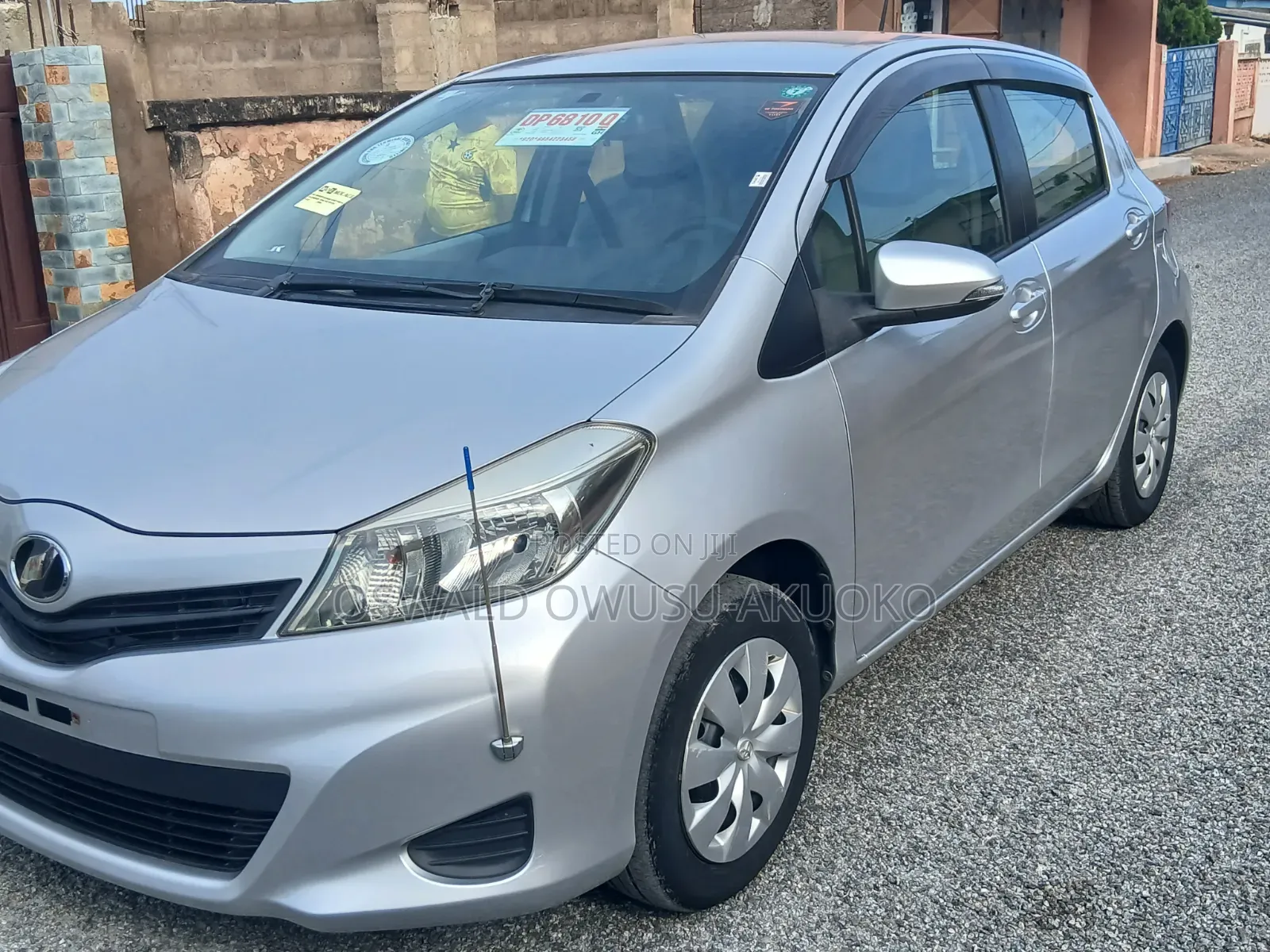 Toyota Vitz 2013 Silver