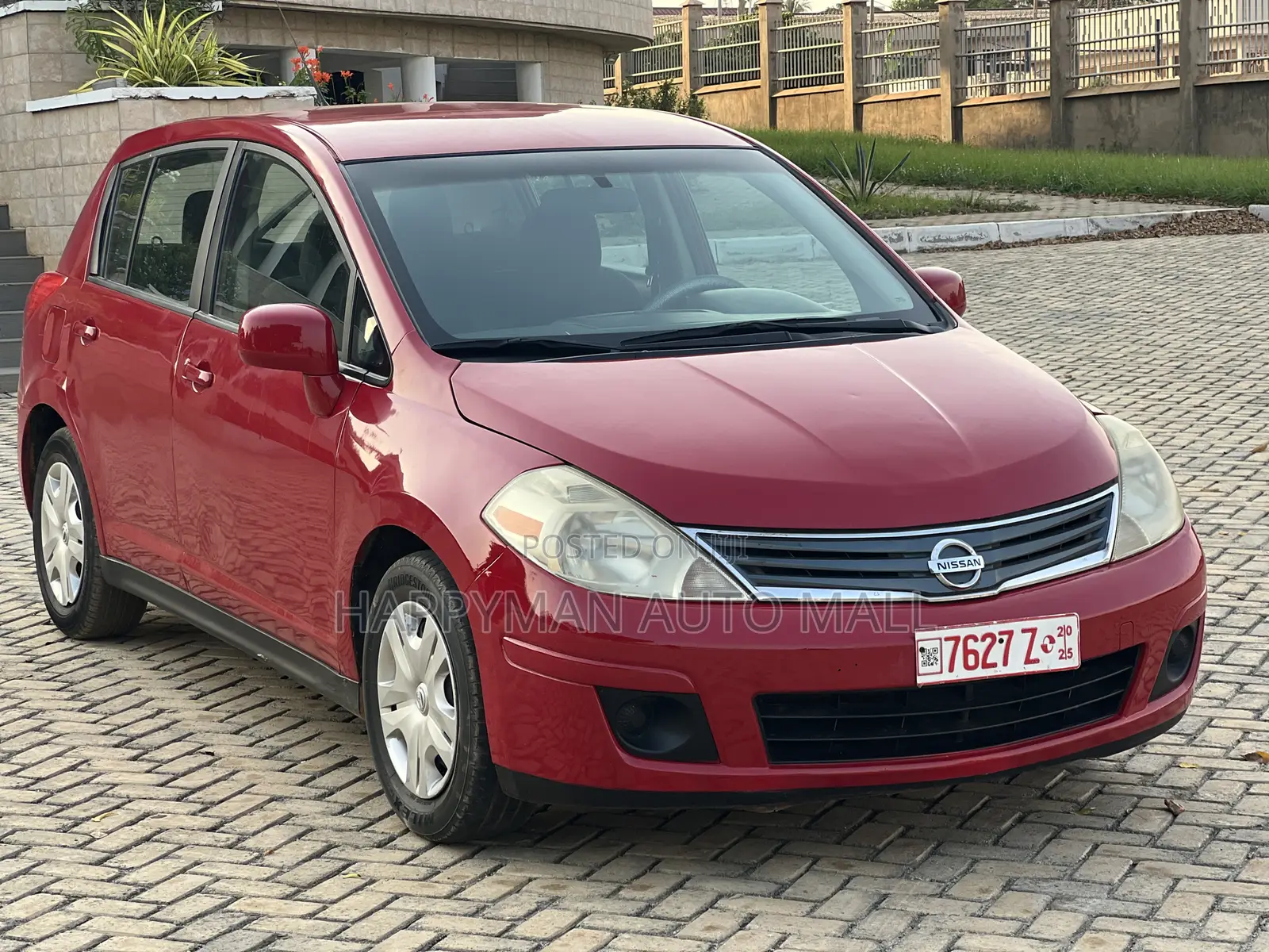 Nissan Versa 1.8 S Hatchback 2010 Red